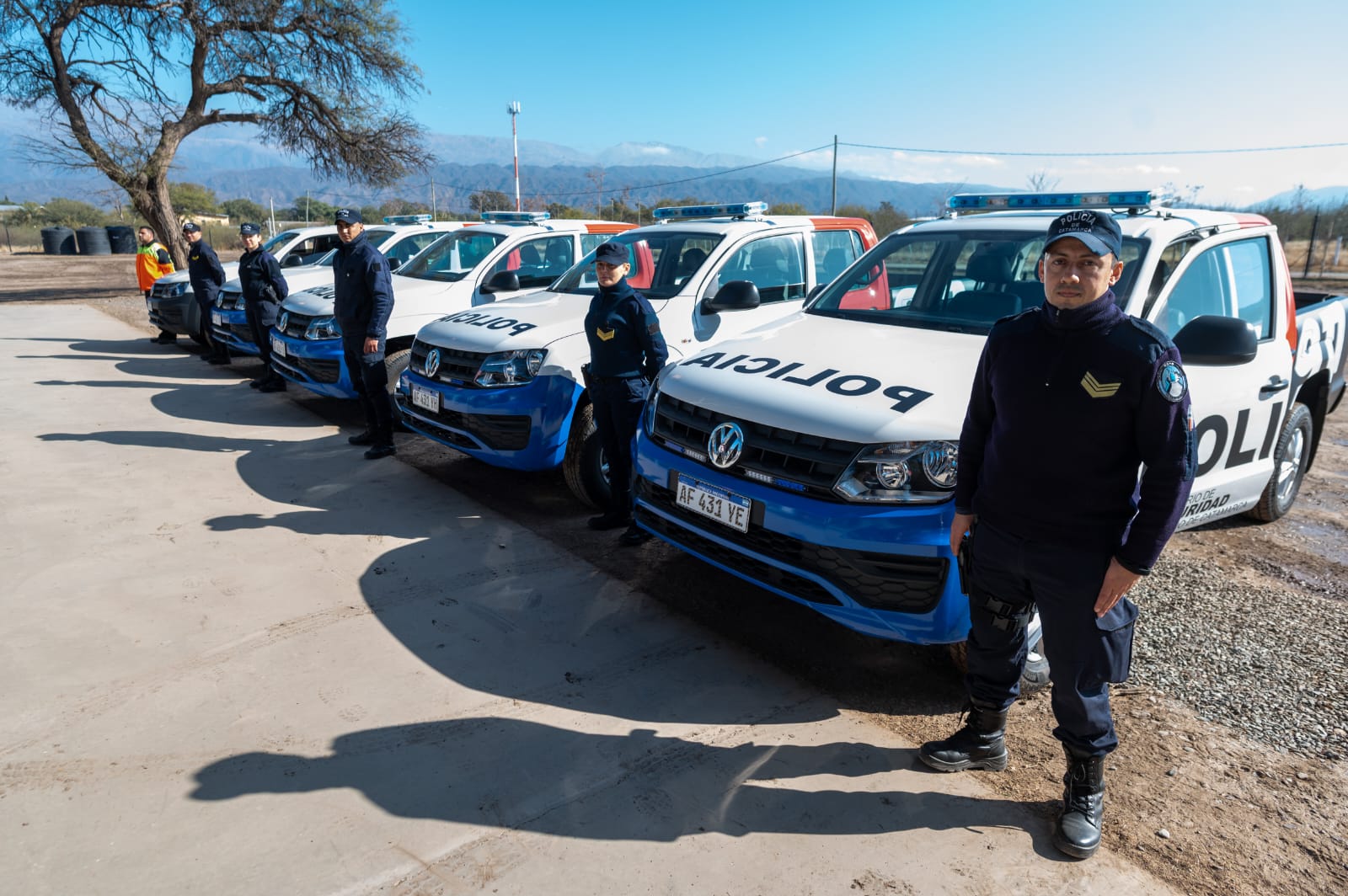 el-gobierno-entrego-moviles-y-equipamiento-a-la-policia