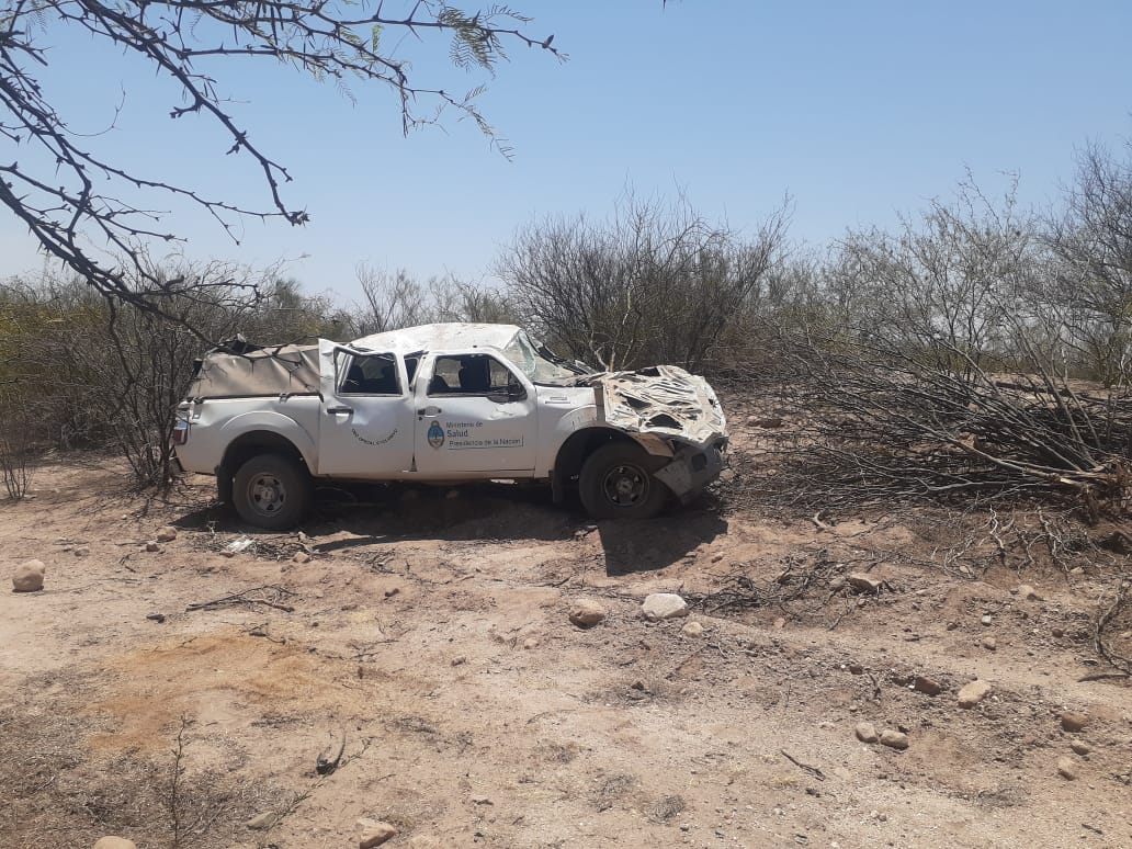 una-camioneta-del-ministerio-de-salud-volco-en-la-ruta-40