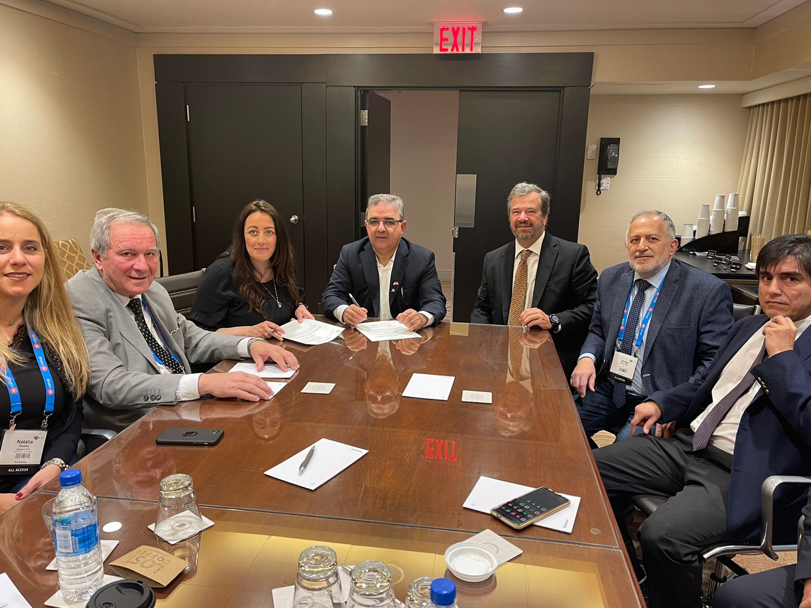 jalil-firmo-acuerdo-con-instituto-tecnologico-canadiense-para-formacion-especializada-en-mineria