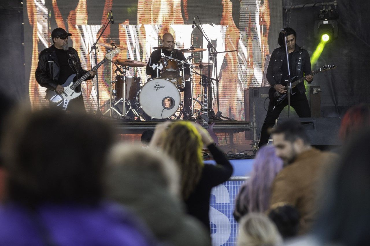 la-maza-le-puso-rock-al-patio-de-las-provincias