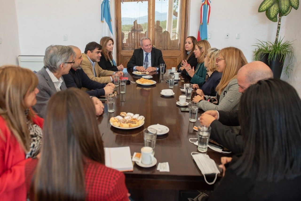la-comision-bicameral-de-ninos-ninas-y-adolescencia-recibio-a-la-defensora-de-la-ninez-a-nivel-nacional