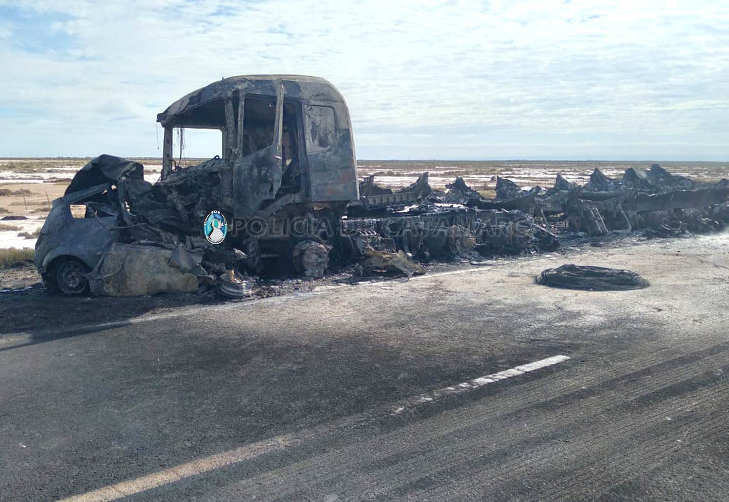 dos-muertos-al-explotar-un-camion-que-transportaba-35-mil-litros-de-combustible