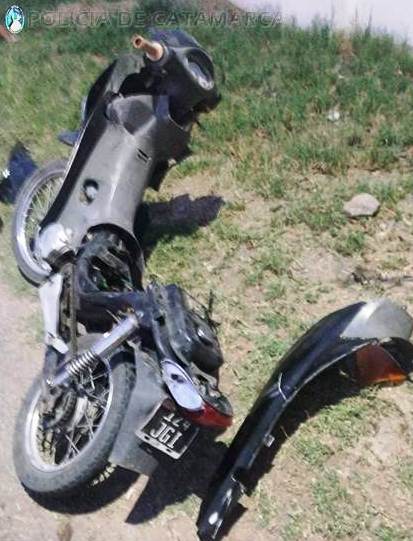 adolescente-conducia-una-moto-choco-contra-un-auto-y-termino-en-el-hospital