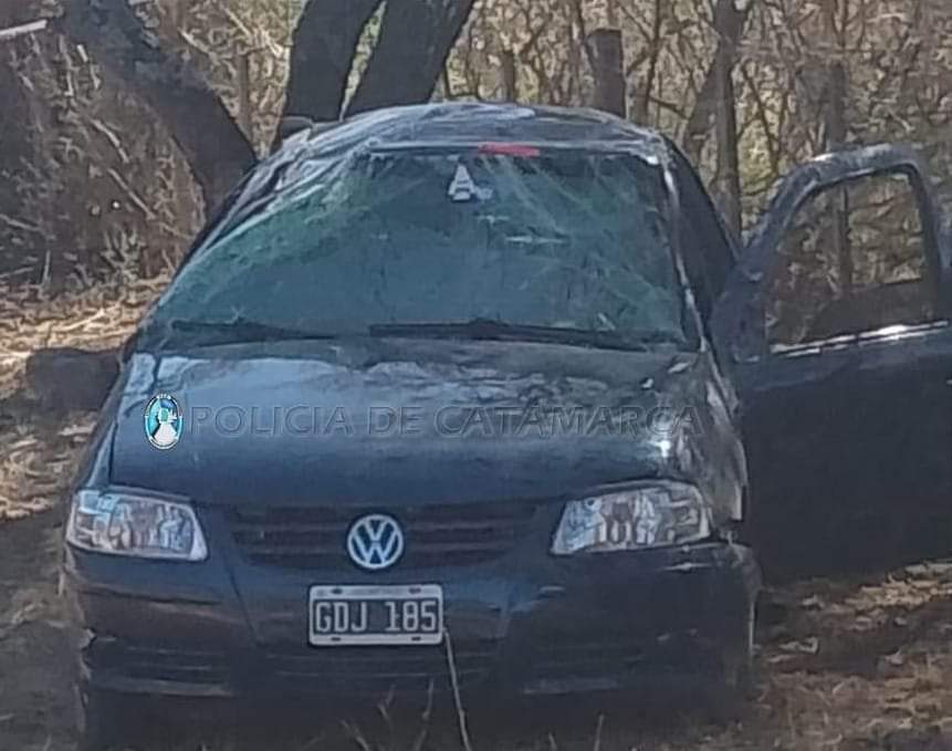 choque-fatal-en-el-rodeo-se-cruzo-un-auto-en-el-carril-y-termino-volcando
