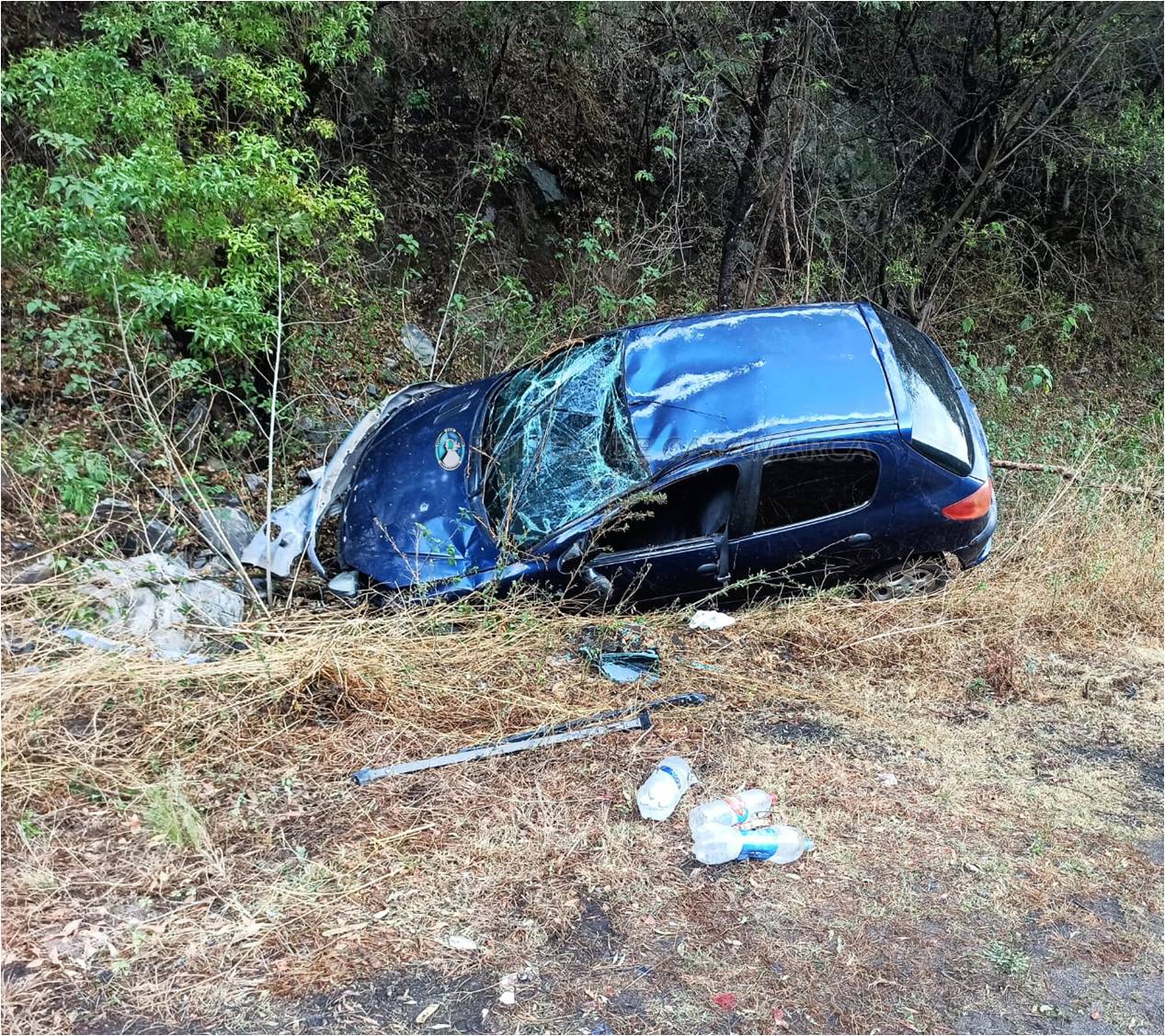 vuelco-en-ruta-n-4-dos-personas-fueron-trasladadas-al-hospital